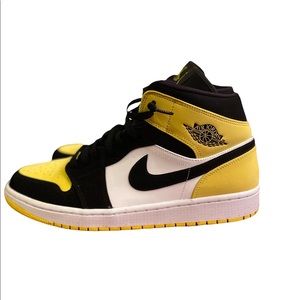 🐝 Air Jordan 1 Mids “Yellow Toe Black” 🐝